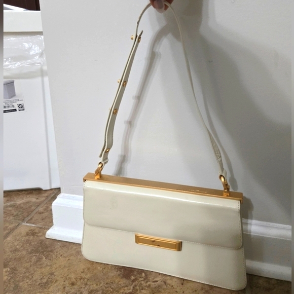 Vintage Salvatore Ferragamo Cream and Gold Shoulder Bag - Picture 16 of 16